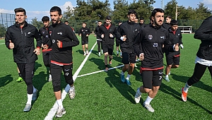 İzmirspor karşısına 3 önemli eksikle çıkan Denizli İdmanyurdu farklı kazanmaya devam etti 